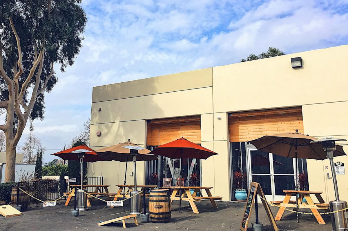 March IE Broker Brews hang