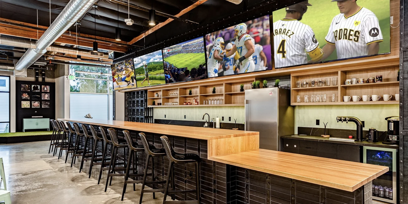 Bermuda Club Presents: Pitch & Connect Night
